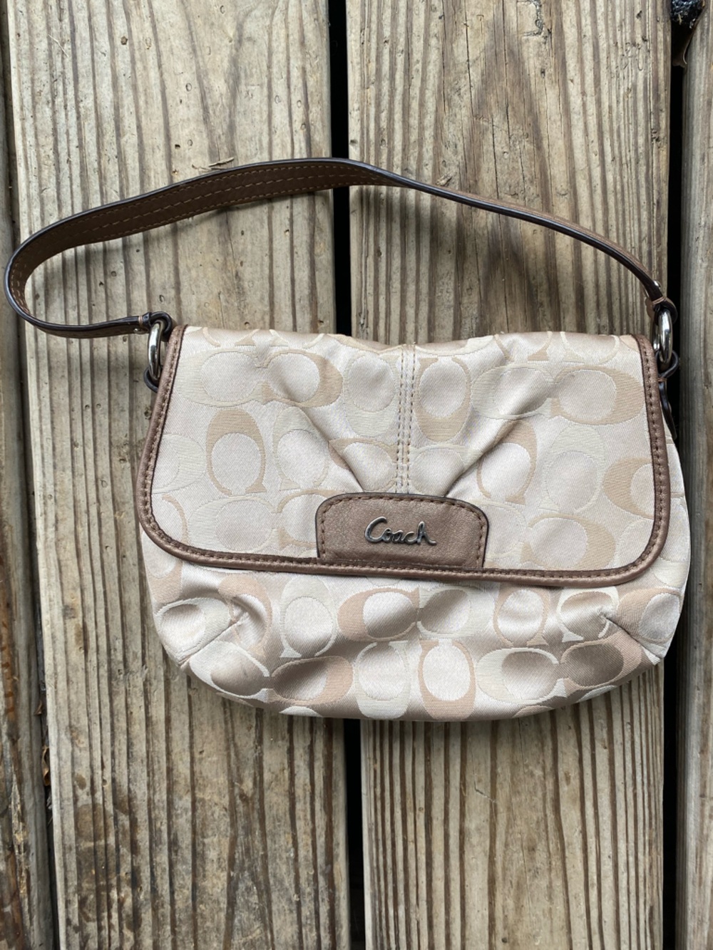(Y2K) COACH- Shimmering Champagne Vintage Signature Pleated Demi/ Baguette - Picture 3 of 15